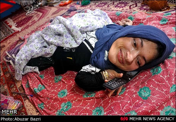 بیوگرافی فریبا معصومی معلول هنرمند