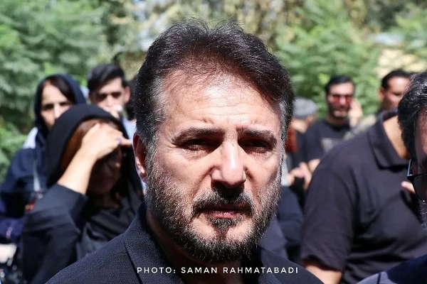 عکسهای مراسم خاکسپاری آرش میراحمدی با حضور هنرمندان