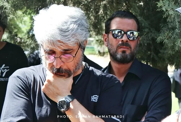 عکسهای مراسم خاکسپاری آرش میراحمدی با حضور هنرمندان