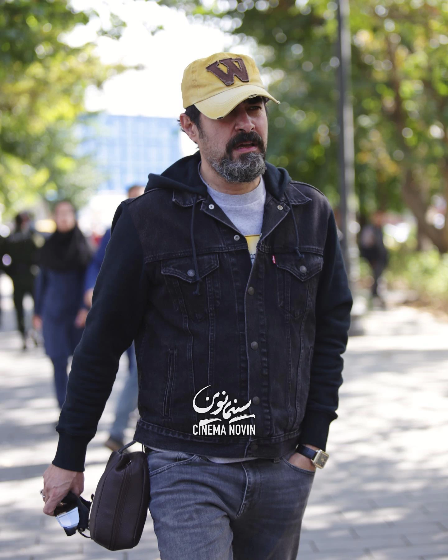 عکسهای بازیگران در مراسم خاکسپاری داریوش مهرجویی و همسرش