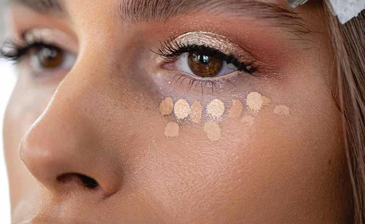 آموزش پوشاندن لکه های صورت با آرایش