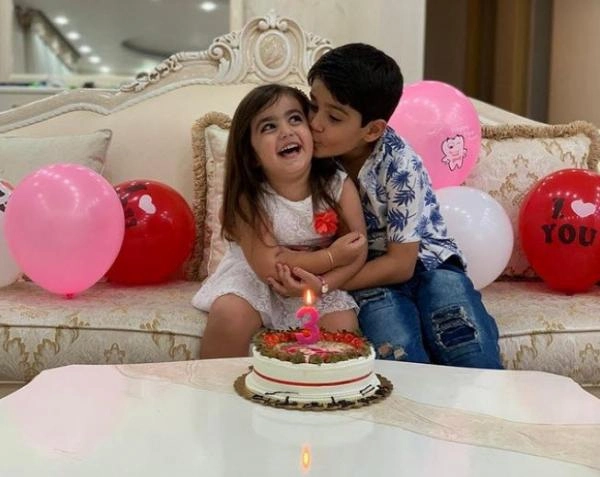 بیوگرافی جواد نکونام و همسرش + عکس فرزندانش