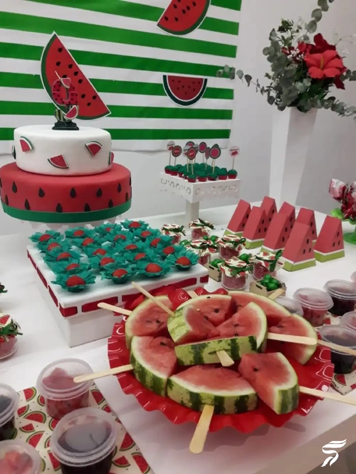 تزیین شب یلدا برای مدرسه +  20 عکس تزیین میز یلدا