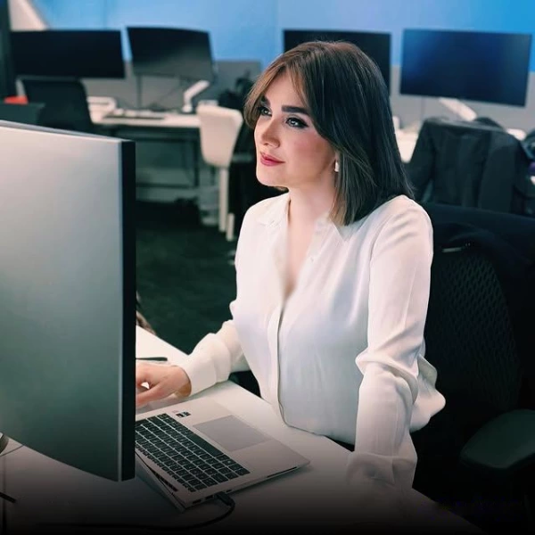 عکس و بیوگرافی نیوشا صارمی مجری ایران اینترنشنال بعد هک شبکه
