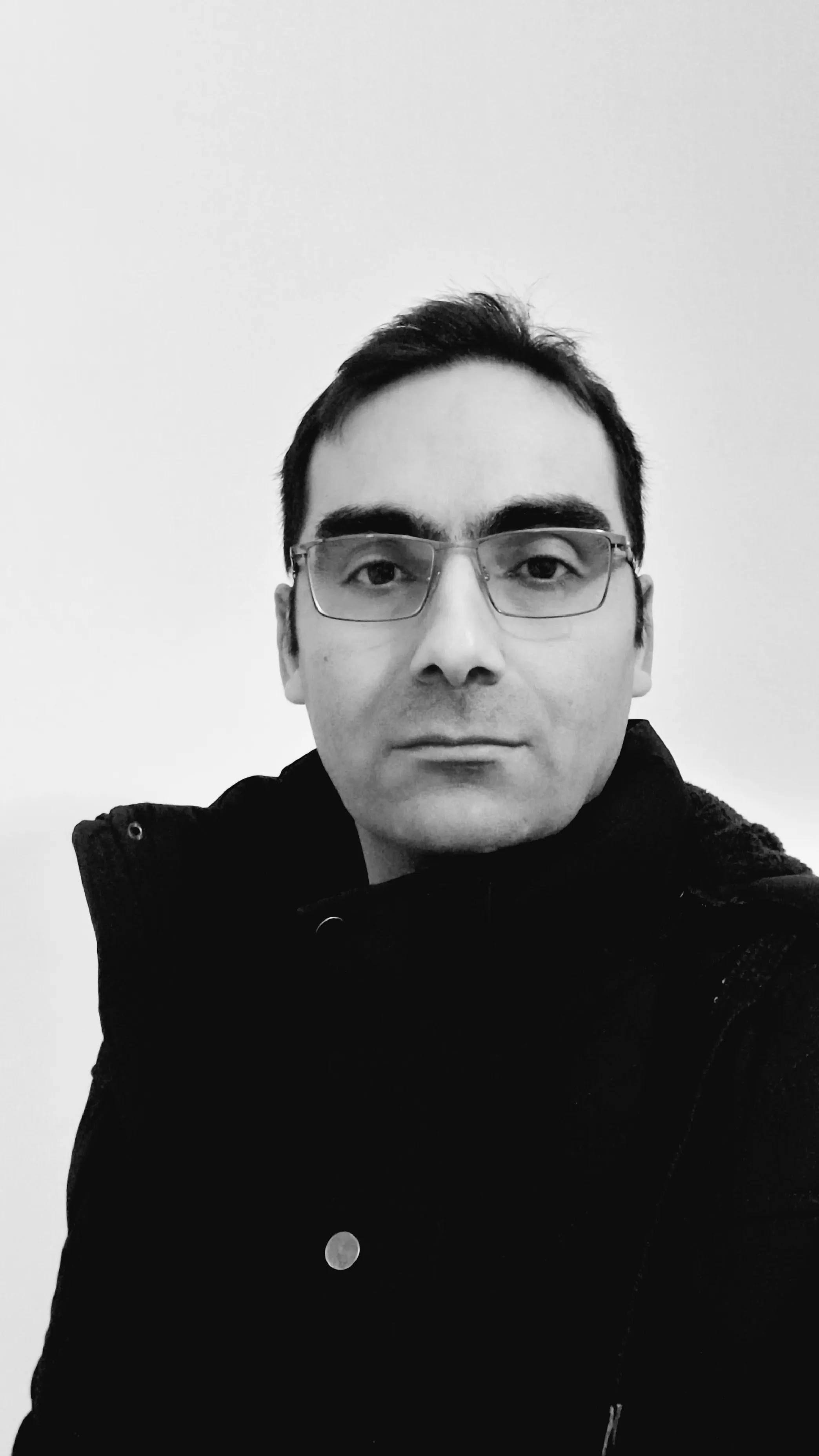 نگاهی به جهان شعری یاسر یزدانی؛ از «دیگه نه من، نه تو» تا «بنویس بانو» و «چند خطیها»
