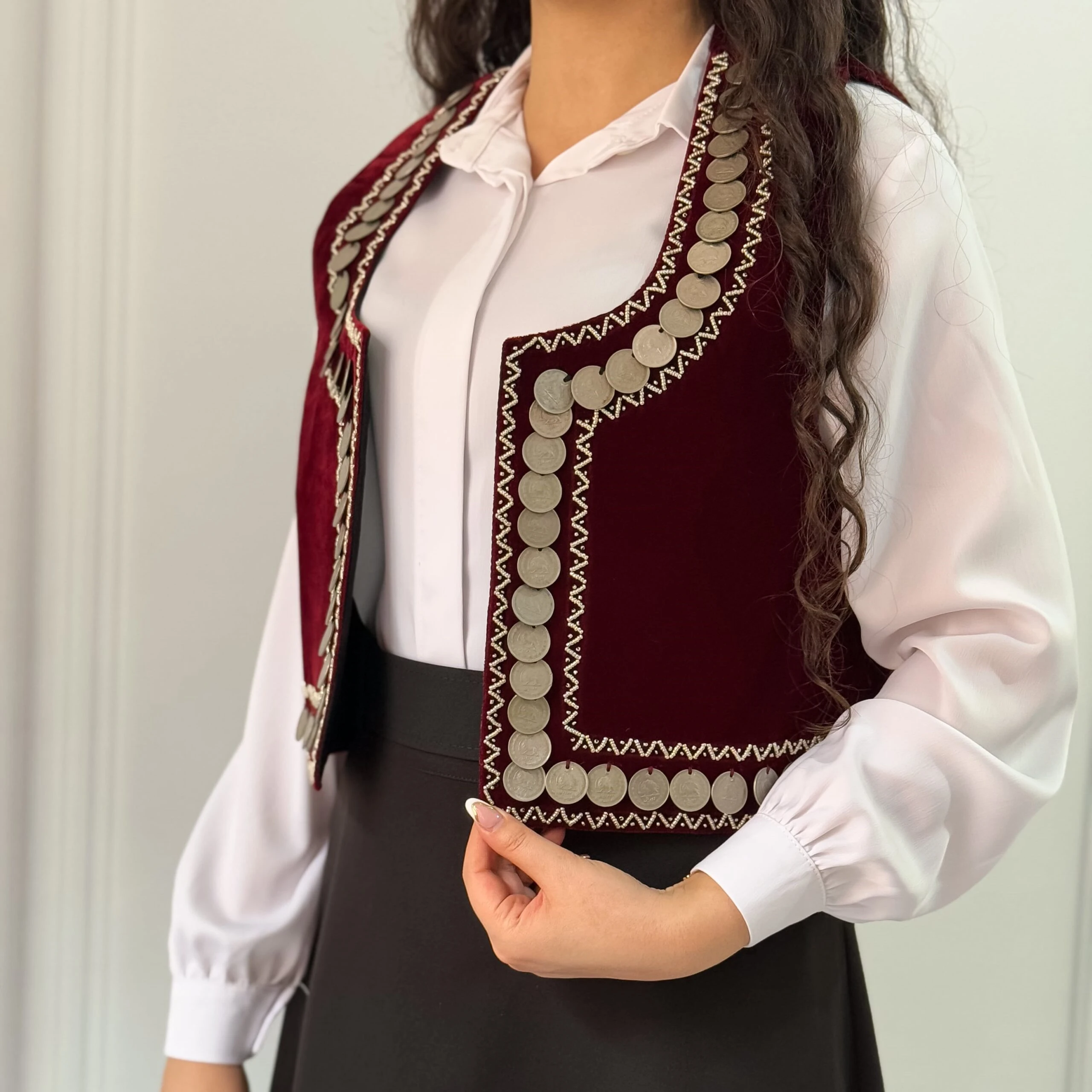 داغترین ترند سال؛ جلیقه زنانه سنتی باکیفیت از کجا بخریم؟